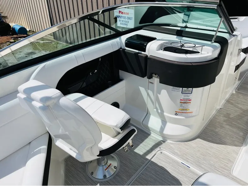 Slide: The Image of Sea Ray 280 SLX 2023 - 9