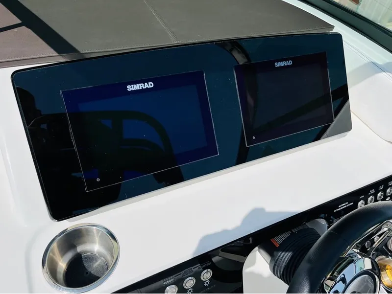 Slide: The Image of Sea Ray 280 SLX 2023 - 3