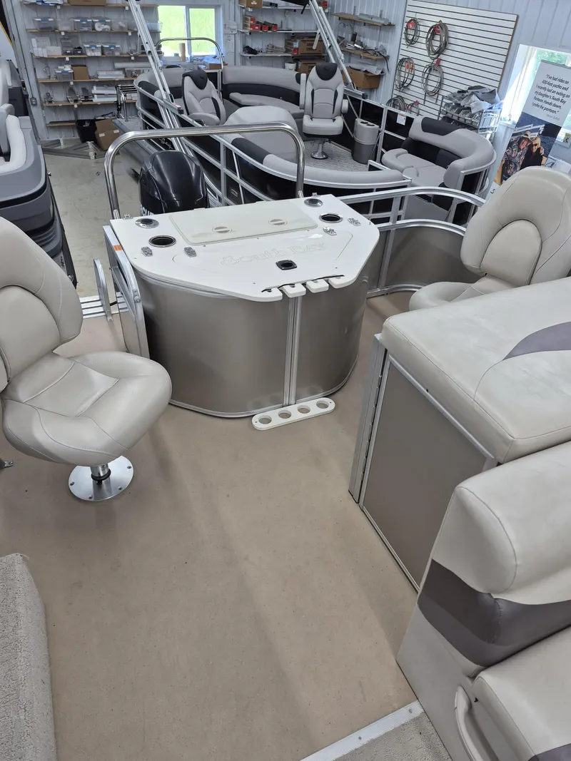 Slide: The Image of Southbay 525FCR 115MERC SEALEGS TRLR 2011 - 2