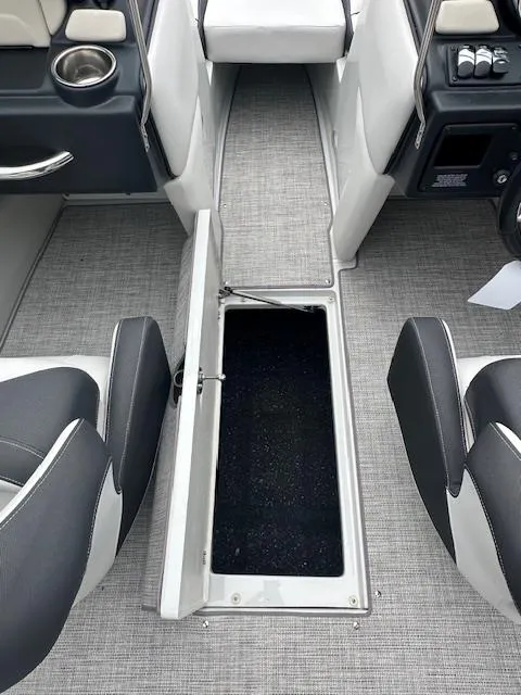 Slide: The Image of Crownline Boats 200 SS 2024 - 15