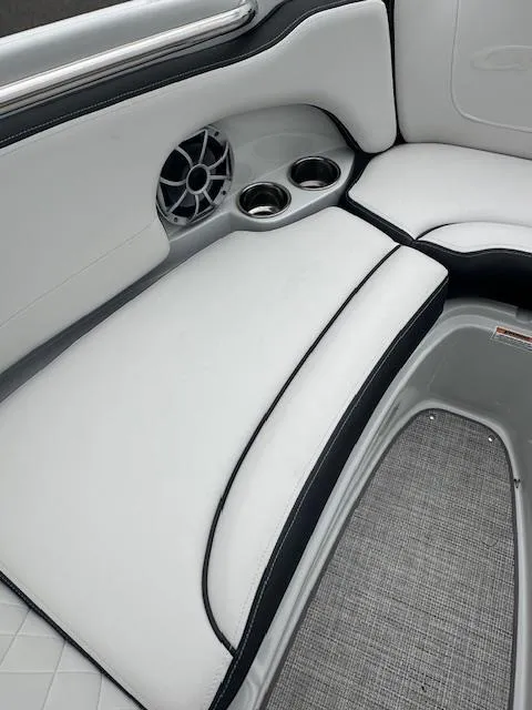 Slide: The Image of Crownline Boats 200 SS 2024 - 18
