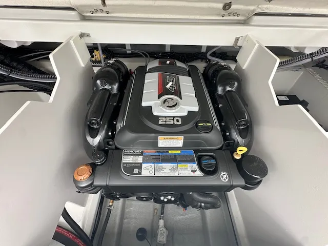 Slide: The Image of Crownline Boats 200 SS 2024 - 23