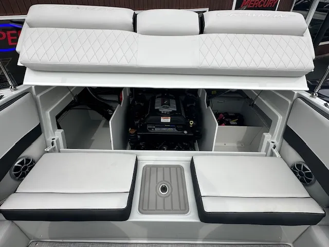 Slide: The Image of Crownline Boats 200 SS 2024 - 22