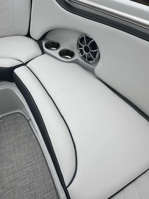 Slide: The Image of Crownline Boats 200 SS 2024 - 19