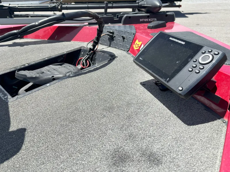 Slide: The Image of 2018 G3 Sportsman 1710 boat dashboard with Humminbird fish finder and Minn Kota trolling motor. - 7