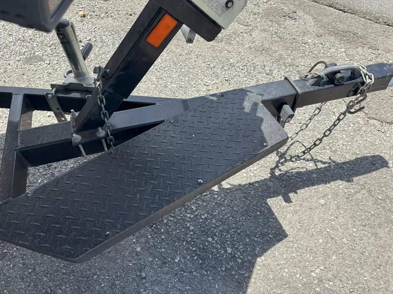 Slide: The Image of Trailer hitch of 2018 G3 Sportsman 1710 on asphalt surface. - 9