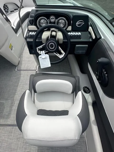Slide: The Image of Crownline Boats 210 SS 2024 - 14