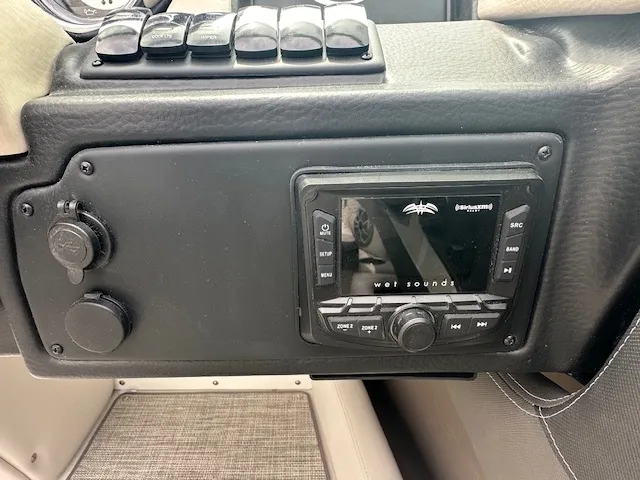 Slide: The Image of Crownline Boats 210 SS 2024 - 16