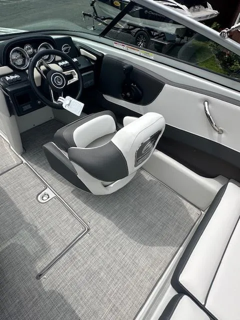 Slide: The Image of Crownline Boats 210 SS 2024 - 13