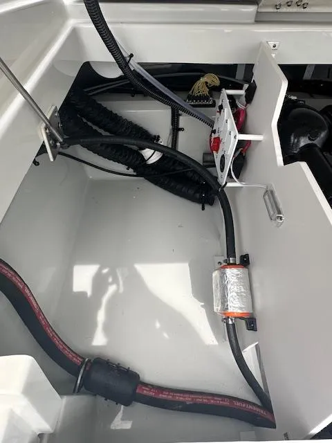 Slide: The Image of Crownline Boats 210 SS 2024 - 29