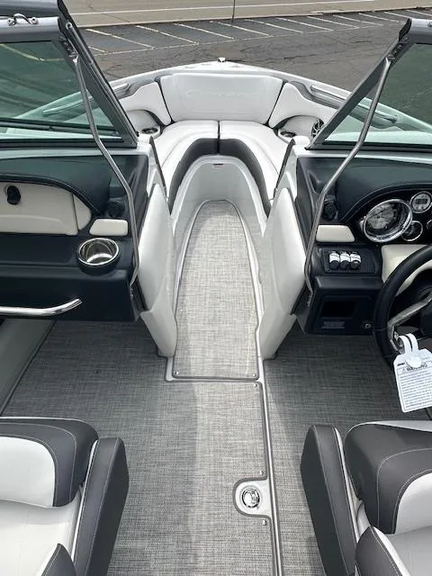 Slide: The Image of Crownline Boats 210 SS 2024 - 21