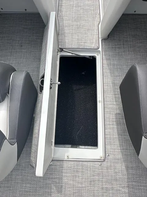 Slide: The Image of Crownline Boats 210 SS 2024 - 25