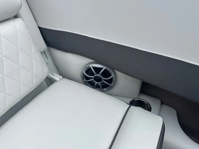 Slide: The Image of Crownline Boats 210 SS 2024 - 12