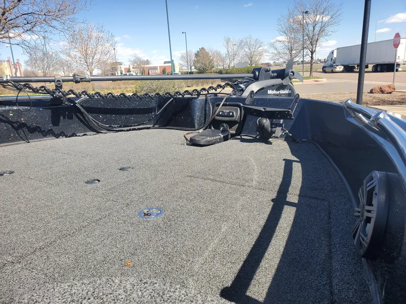 Slide: The Image of 2020 Nitro ZV21 boat deck with MotorGuide trolling motor. - 4