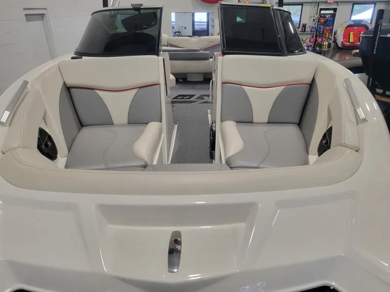 Slide: The Image of 2018 MasterCraft XT22 boat interior with gray and white seating. - 14