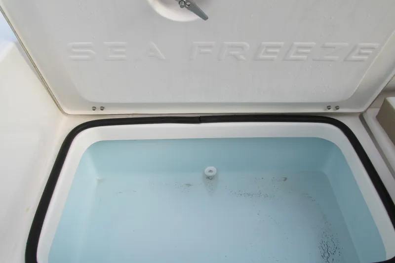 Slide: The Image of Sea Born LX22 Center Console 2023 livewell with Sea Freeze lid. - 20