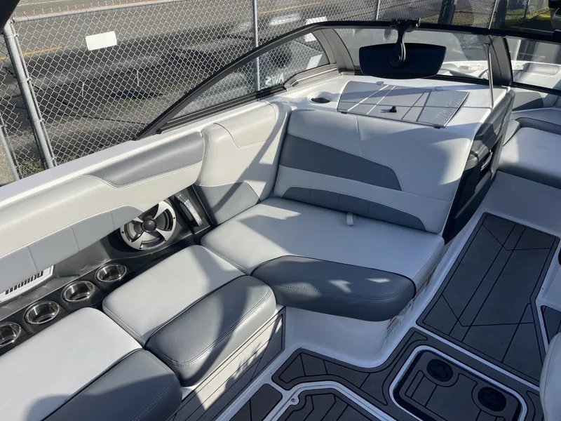 Slide: The Image of Malibu Wakesetter 22 LSV 2019 - 11