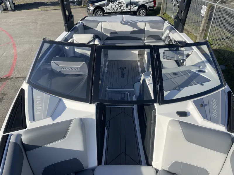 Slide: The Image of Malibu Wakesetter 22 LSV 2019 - 15