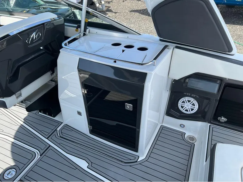 Slide: The Image of 2020 Monterey 275 Super Sport boat interior with sleek design and modern amenities. - 12