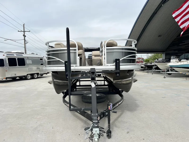 Slide: The Image of Sun Tracker Fishin' Barge 20 DLX 2024 - 4