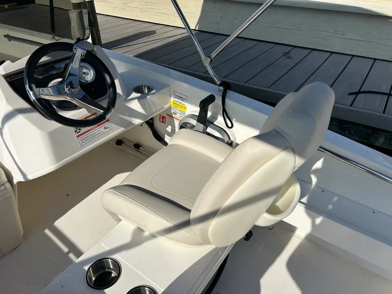 Slide: The Image of Boston Whaler 160 Super Sport 2027 - 7