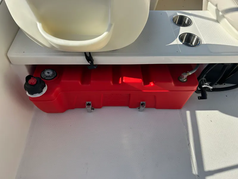 Slide: The Image of Boston Whaler 160 Super Sport 2027 - 6