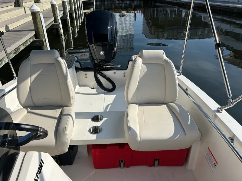 Slide: The Image of Boston Whaler 160 Super Sport 2027 - 15