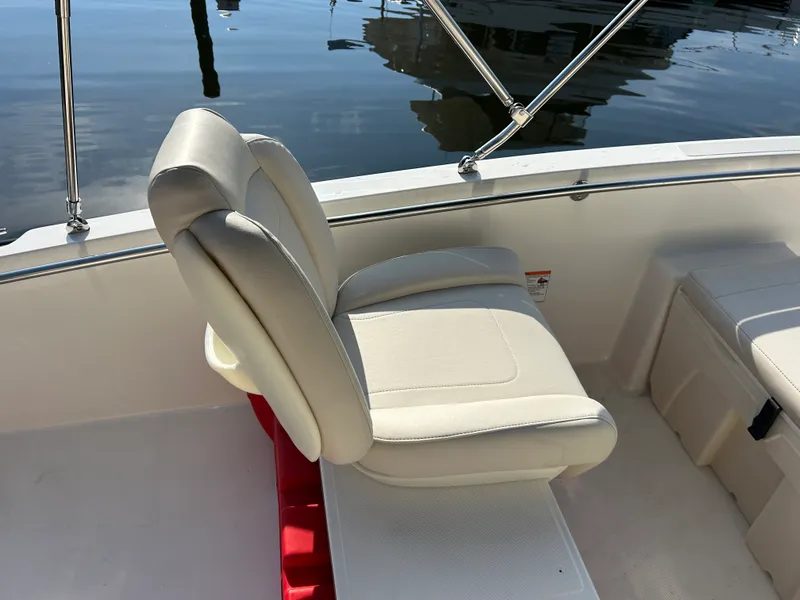 Slide: The Image of Boston Whaler 160 Super Sport 2027 - 8