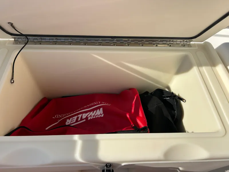 Slide: The Image of Boston Whaler 160 Super Sport 2027 - 13