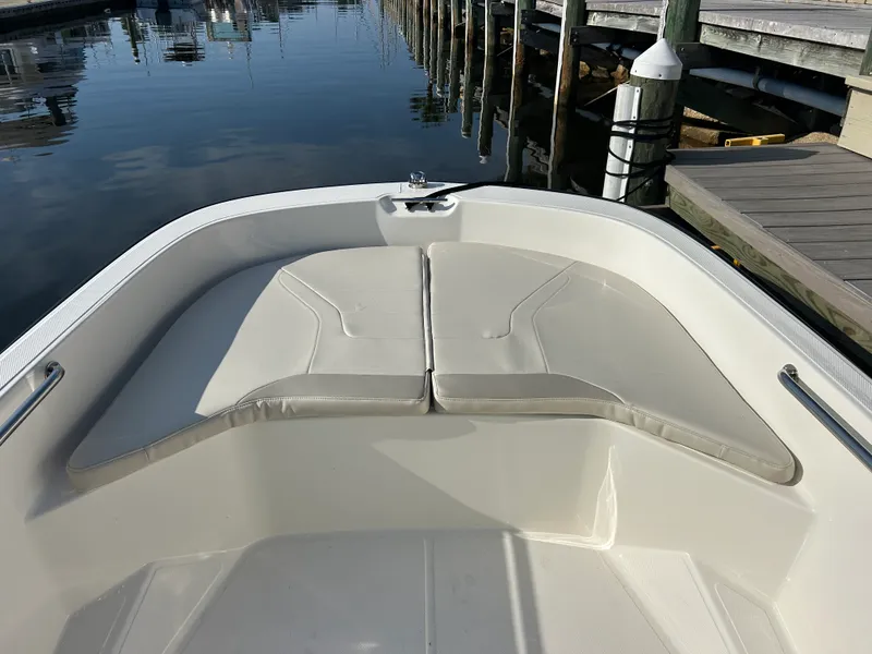Slide: The Image of Boston Whaler 160 Super Sport 2027 - 12