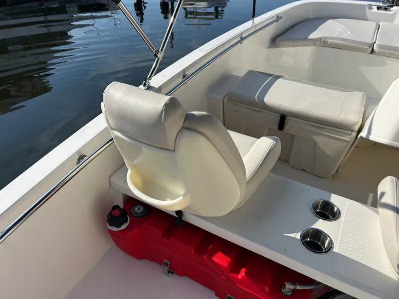 Slide: The Image of Boston Whaler 160 Super Sport 2027 - 5