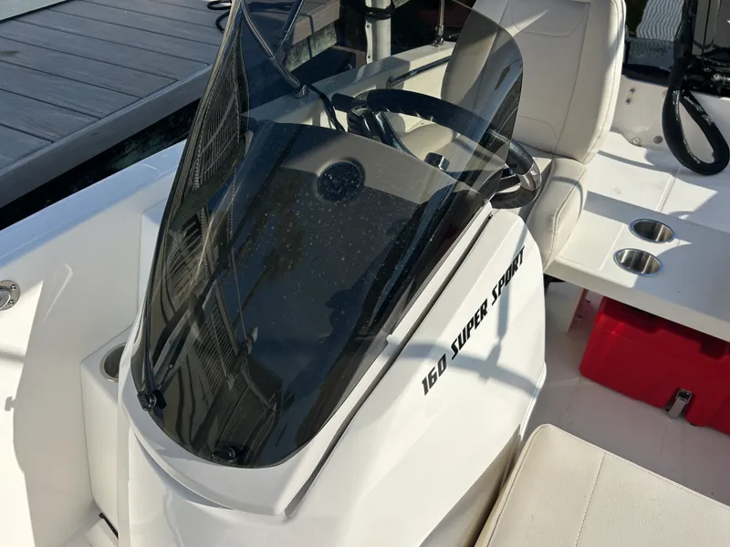 Slide: The Image of Boston Whaler 160 Super Sport 2027 - 14