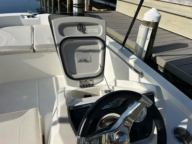 Slide: The Image of Boston Whaler 160 Super Sport 2027 - 11