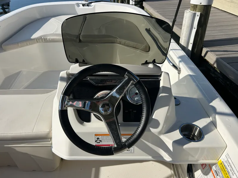 Slide: The Image of Boston Whaler 160 Super Sport 2027 - 9