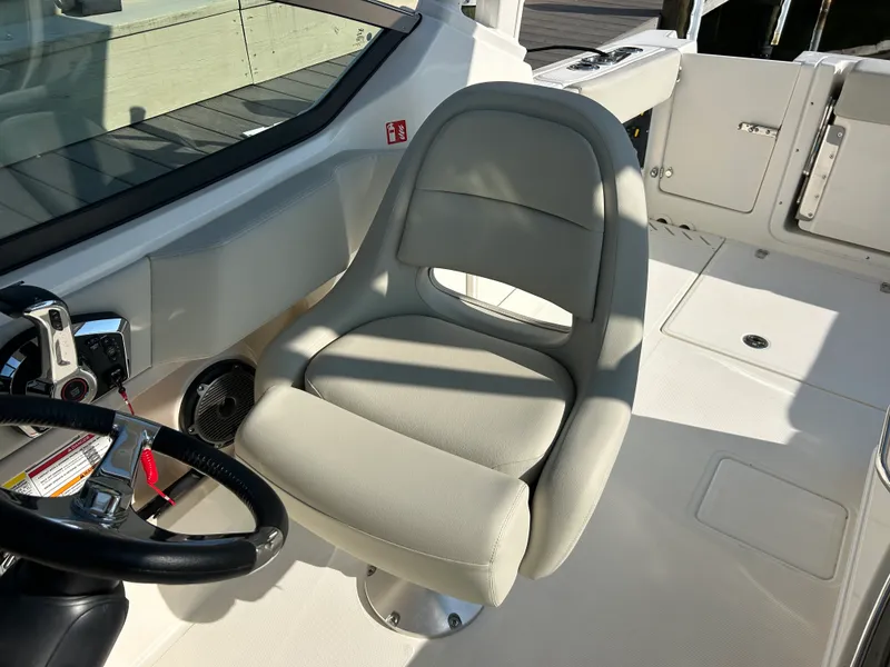 Slide: The Image of Boston Whaler 240 Vantage 2027 - 24