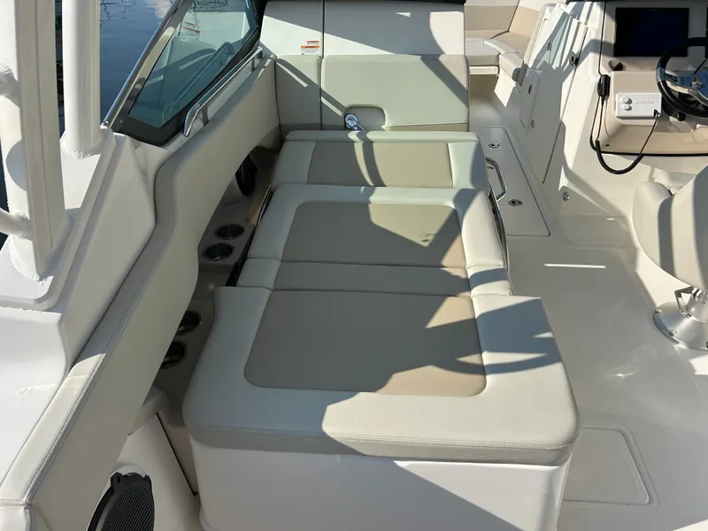 Slide: The Image of Boston Whaler 240 Vantage 2027 - 14