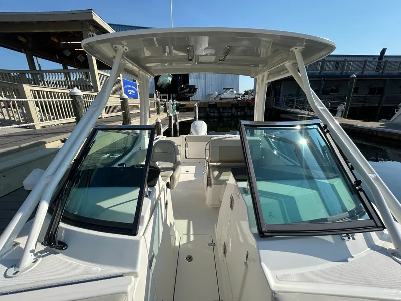 Slide: The Image of Boston Whaler 240 Vantage 2027 - 23