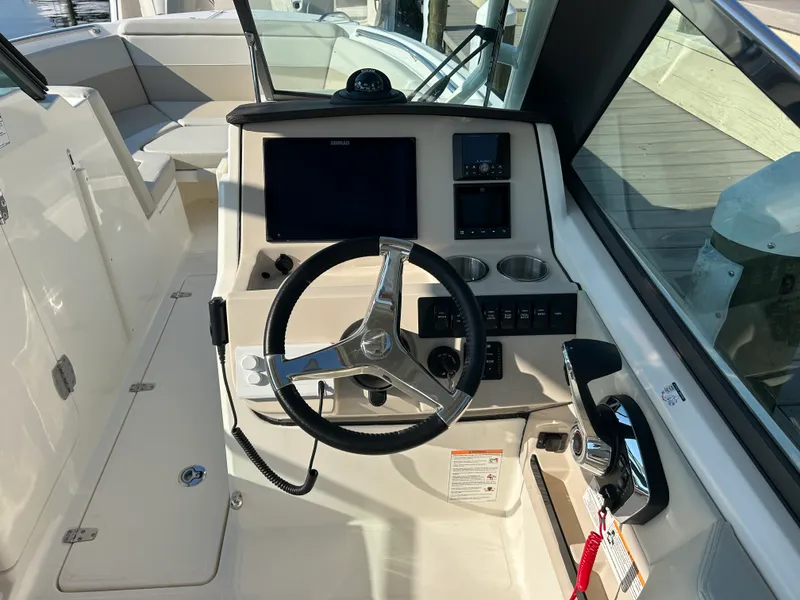 Slide: The Image of Boston Whaler 240 Vantage 2027 - 17