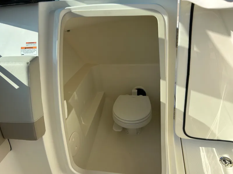 Slide: The Image of Boston Whaler 240 Vantage 2027 - 19