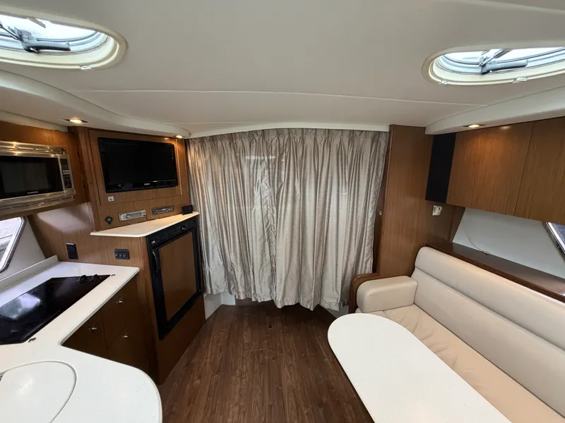 Slide: The Image of Cruisers 380 EXPRESS 2014 - 32