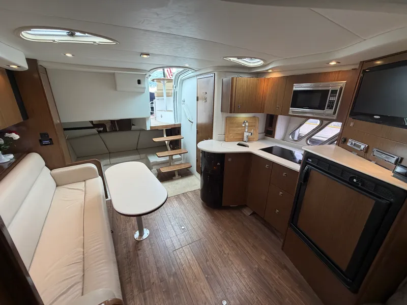 Slide: The Image of Cruisers 380 EXPRESS 2014 - 28