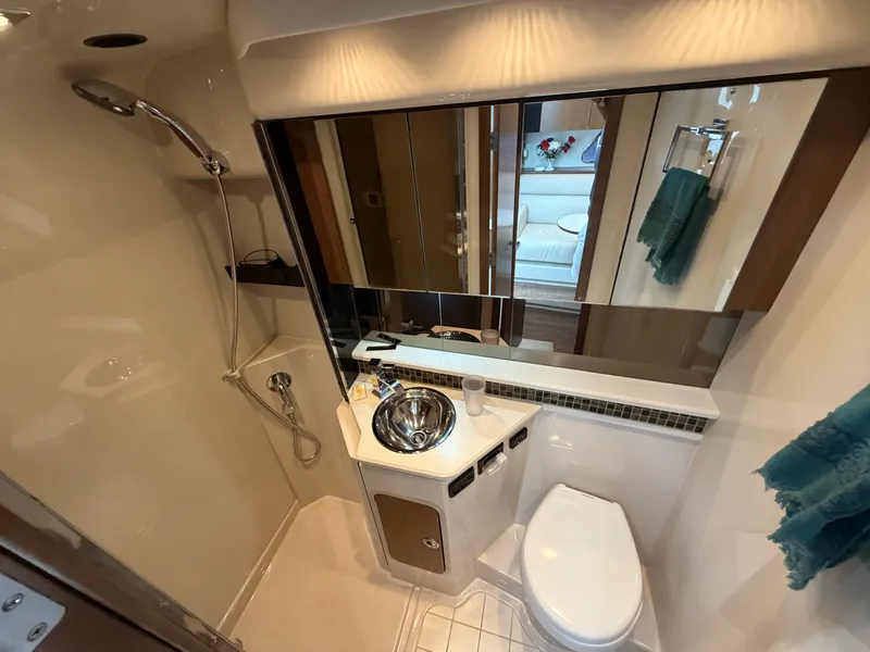 Slide: The Image of Cruisers 380 EXPRESS 2014 - 45