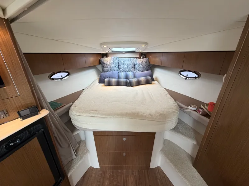 Slide: The Image of Cruisers 380 EXPRESS 2014 - 30
