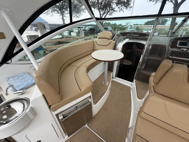 Slide: The Image of Cruisers 380 EXPRESS 2014 - 10