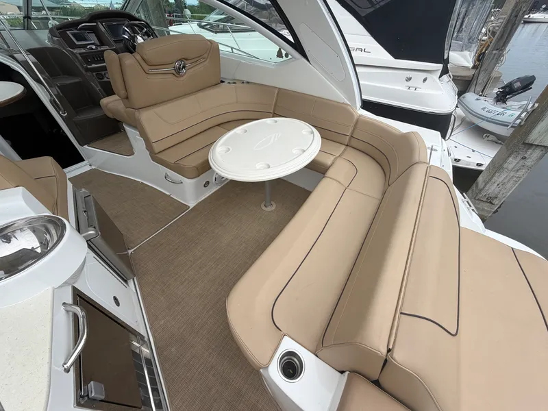 The Image of Cruisers 380 EXPRESS 2014 - undefined