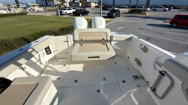 Slide: The Image of Boston Whaler 280 Vantage 2027 - 30