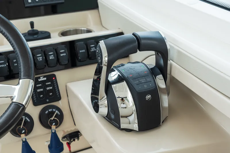 Slide: The Image of Boston Whaler 280 Vantage 2027 - 49