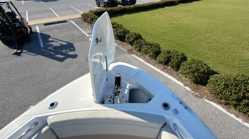 Slide: The Image of Boston Whaler 280 Vantage 2027 - 9
