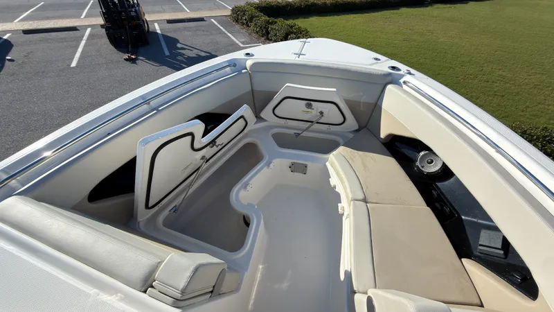 Slide: The Image of Boston Whaler 280 Vantage 2027 - 13
