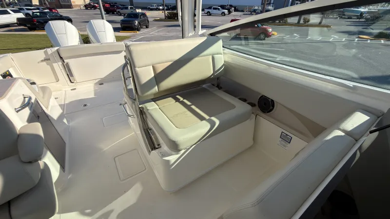 Slide: The Image of Boston Whaler 280 Vantage 2027 - 24